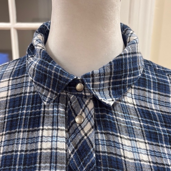 KUT From the Kluth Women’s Blue and White Plaid Button-Up Shirt. Size M - Picture 2 of 7